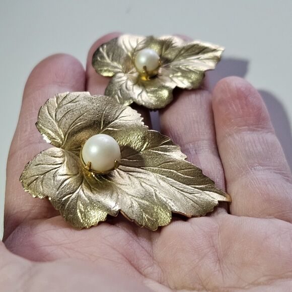 Set 2 Vintage 1959 Textured Gold-tone Chit-Chat Pin Brooch Signed Sarah Coventry - Picture 3 of 11